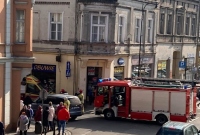 Policjanci zatrzymali prawo jazdy taksówkarzowi, który w centrum Gniezna potrącił 59-letnią kobietę