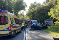 Wypadek w Waliszewie! Peugeot zderzył się z radiowozem jadącym na sygnałach świetlnych i dźwiękowych!
