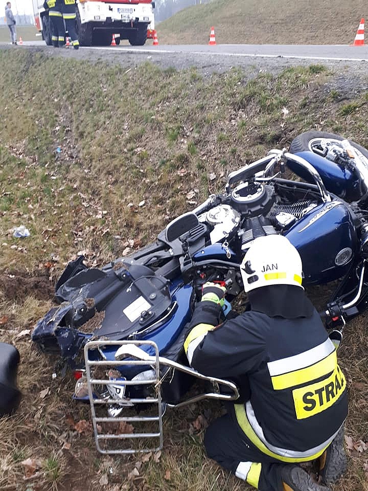 Wypadek motocyklisty przy węźle w Mielnie