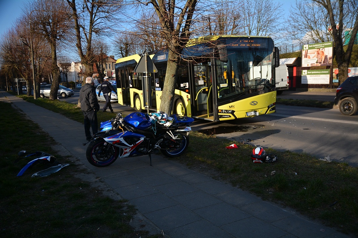 Wypadek na ul. Wrzesińskiej! Motocyklista uderzył w autobus!