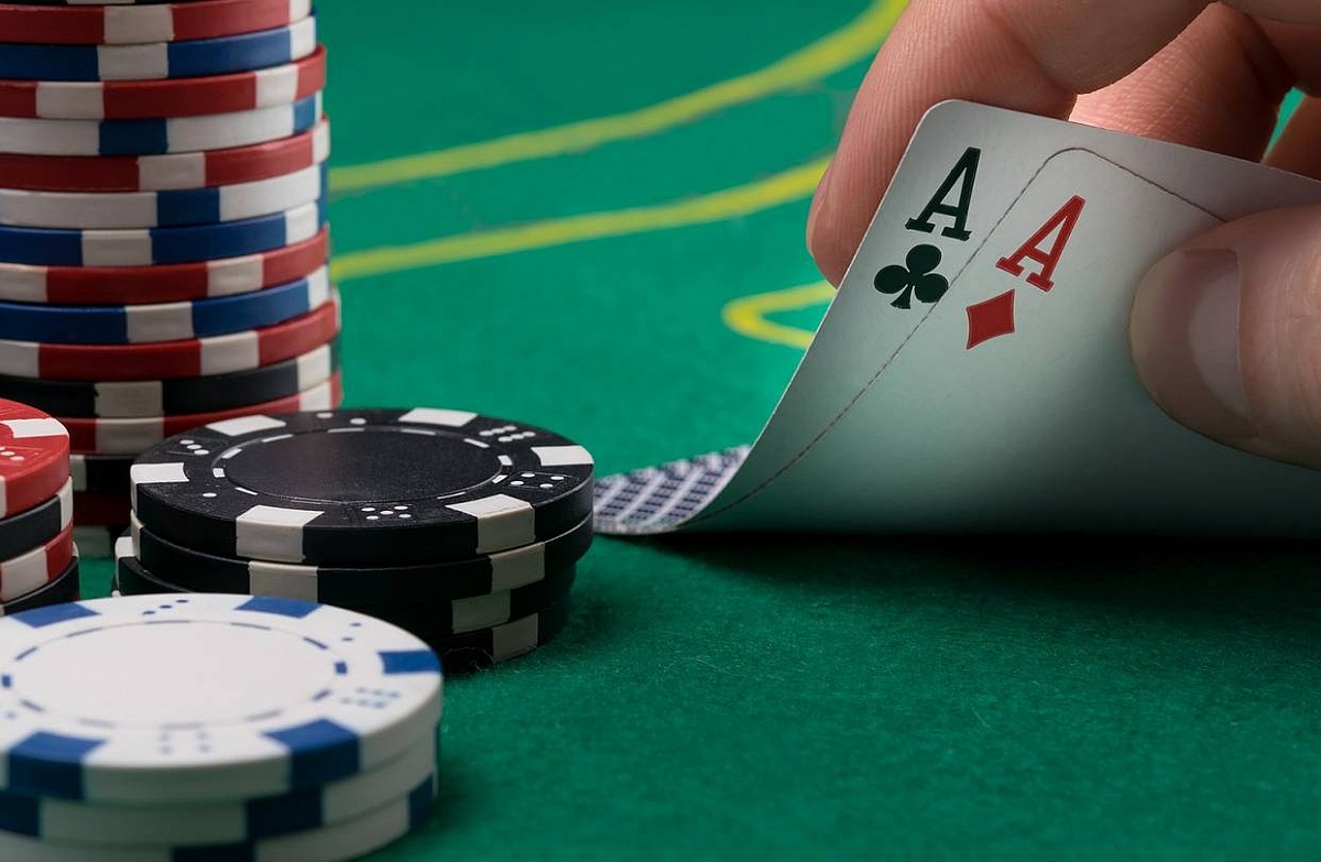 Poker - hazard, rozrywka czy sport?