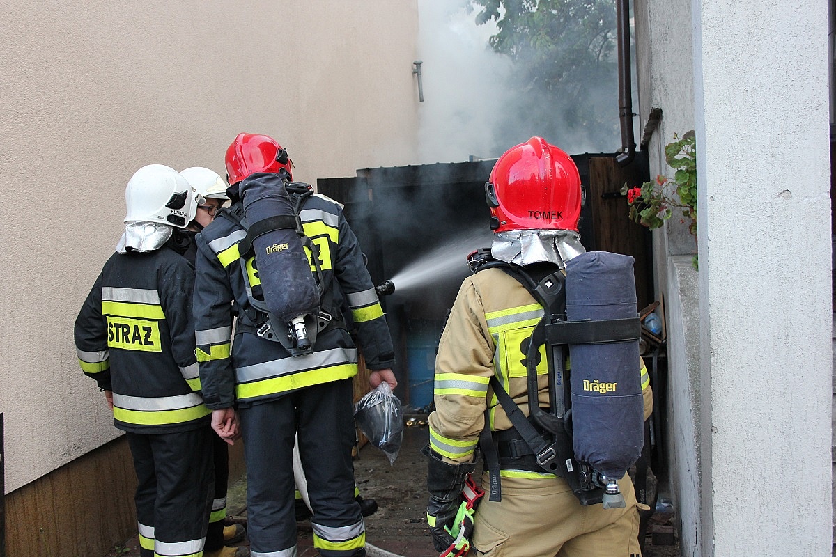 Pożar w Trzemesznie! Do akcji wysłano 5 zastępów Straży Pożarnej