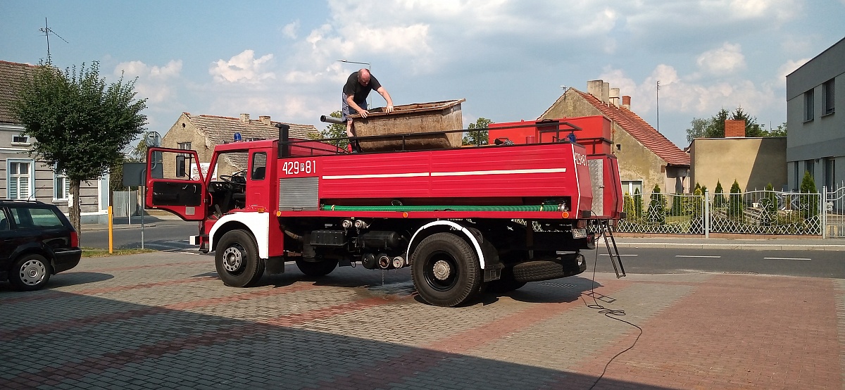 Awaria 30-letniego samochodu OSP w Witkowie! Strażacy szybo zadziałali!