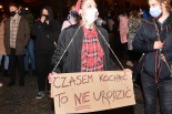 Manifestacja pod Kurią Metropolitalną w Gnieźnie! Społeczeństwo coraz silniej przeciwstawia się władzy!
