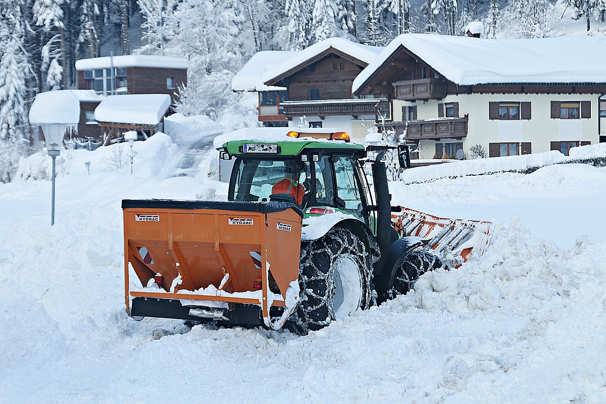 Pług do śniegu do traktorka - Czy warto?