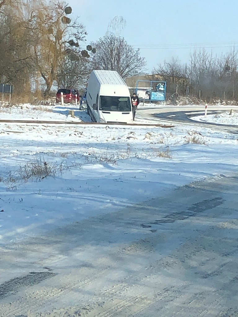 Bus wpadł do rowu