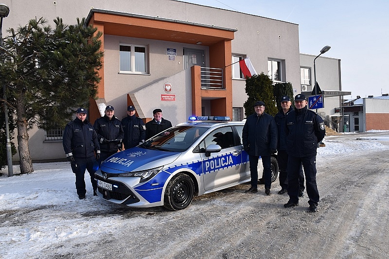 Hybrydowa Toyota dla policjantów z Czerniejewa