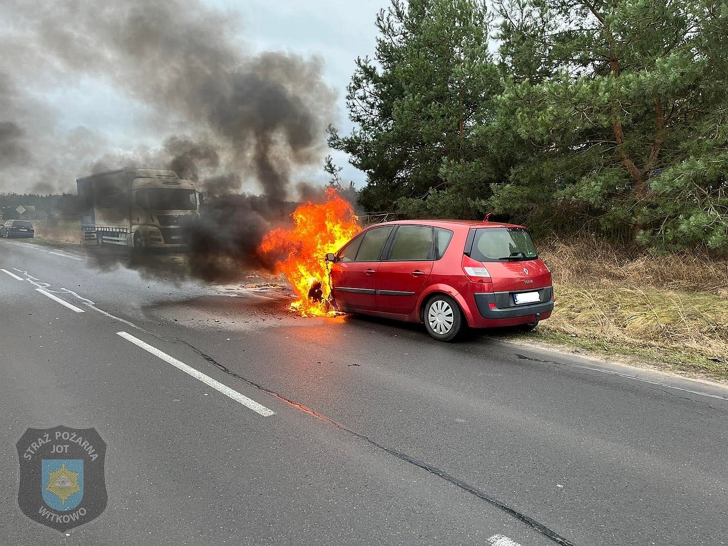 Pożar samochodu w Witkowie